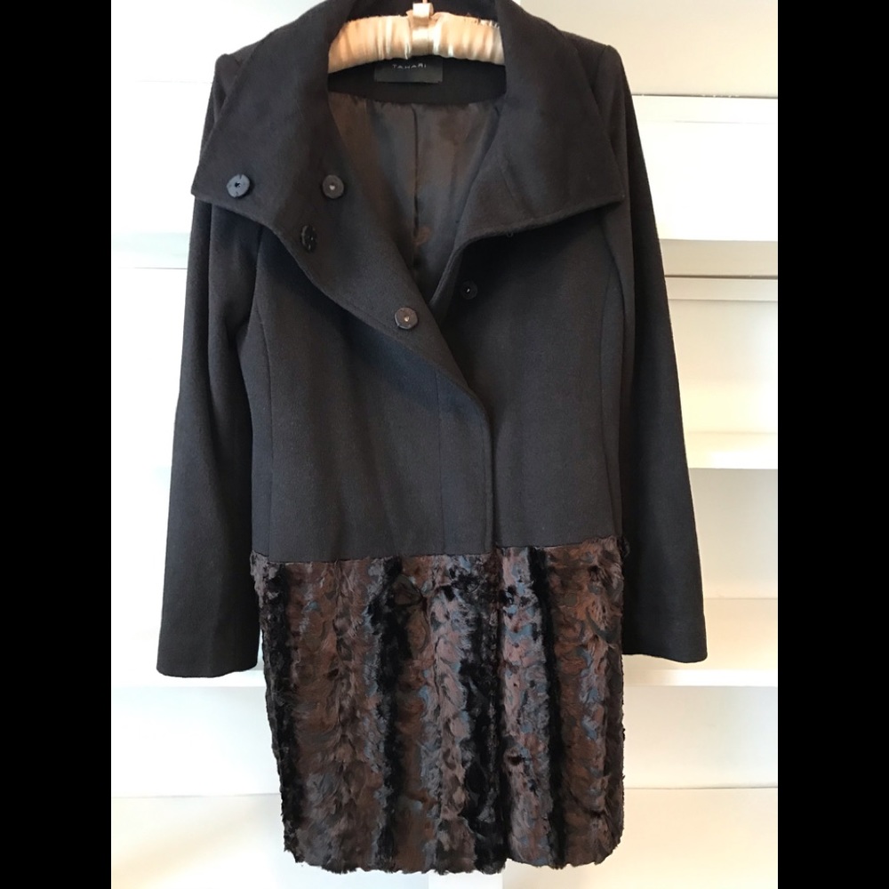 TAHARI COAT